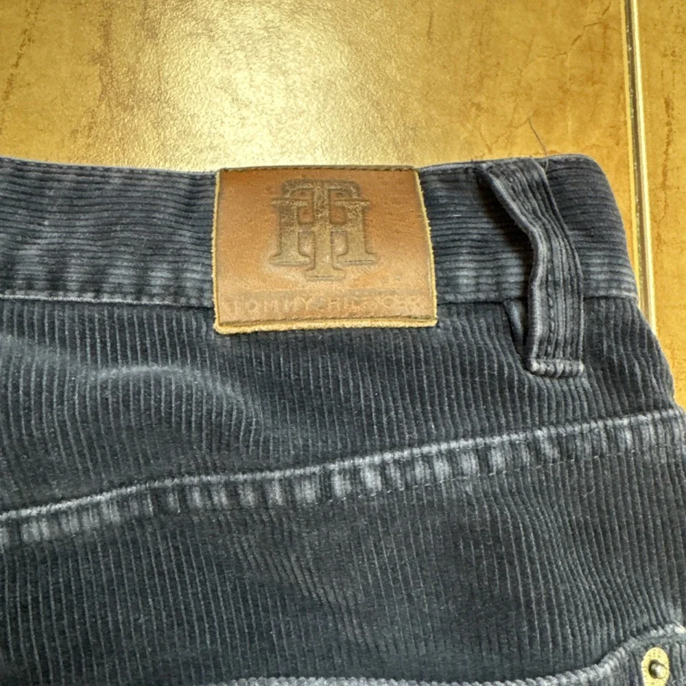 TOMMY HILFIGER Freedom Fit Mens 32 x 32 Navy Blue Corduroy Pants Cotton Vintage